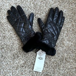 NWT UGG quilted gloves